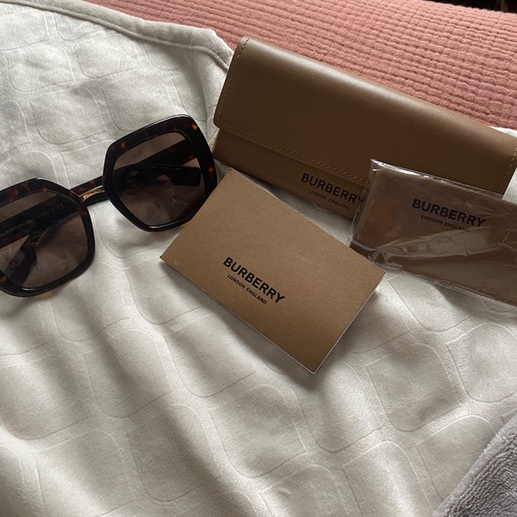 Burberry B4315 Dark Brown Tortoise shell sunglasses - Picture 2 of 6